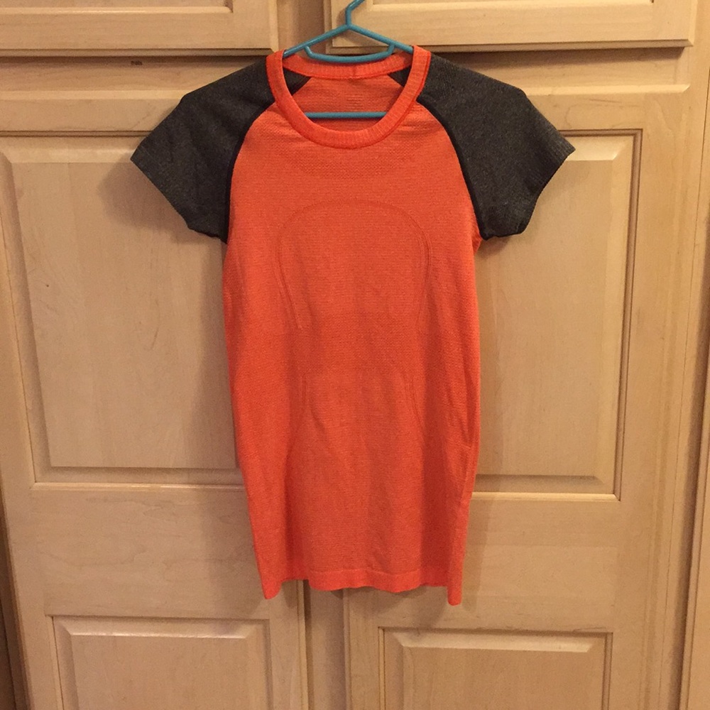 Lulu lemon tee orange and grey stretchy material